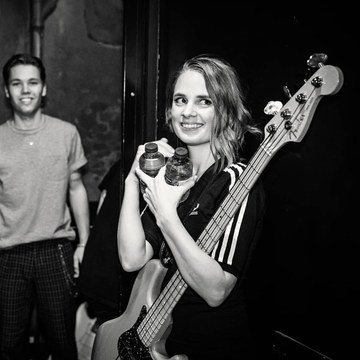 Renee Overbeeke - Screenshot and Social Media Collection in reneedepenee_2171317966052914024_14832662.jpg - hidden celebrity photo